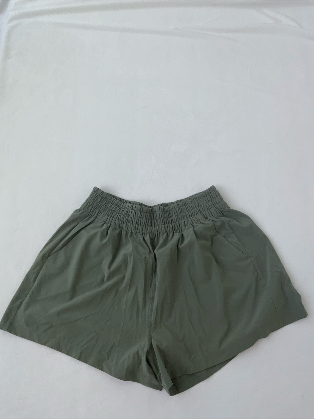 Vuori Villa Olive Green High-Waist Elastic Shorts